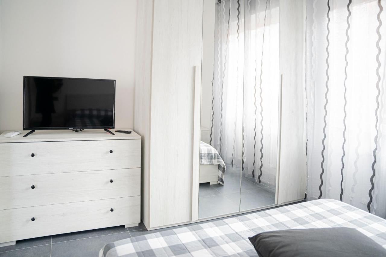 Apartment 021 - Casa Ponente Con Terrazzo - Centro Citta, Carruggio E Mare Baia Del Silenzio A 500 M